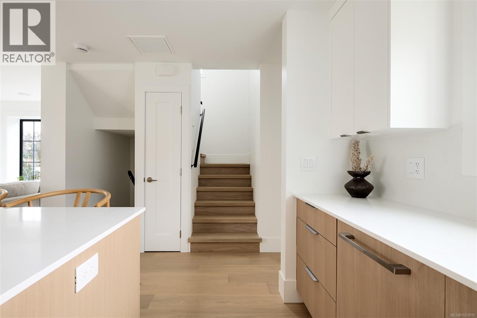 2 2268 Bowker Ave, Oak Bay