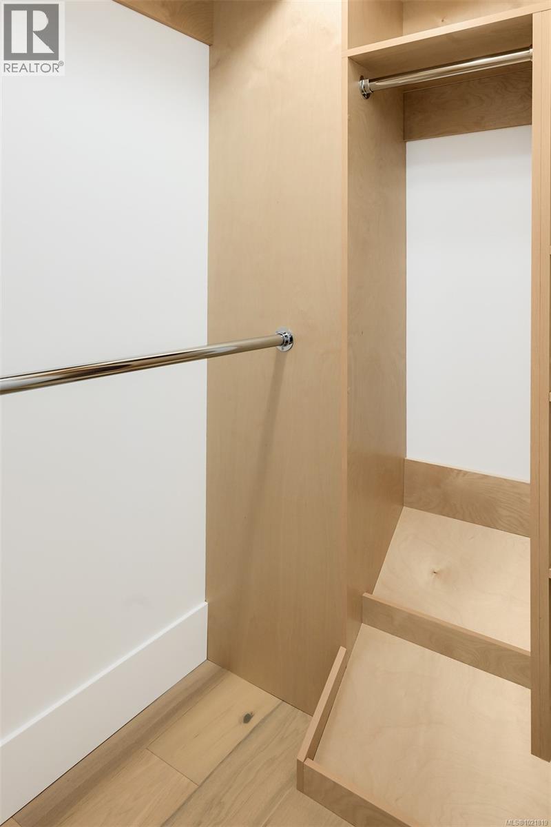 2 2268 Bowker Ave, Oak Bay