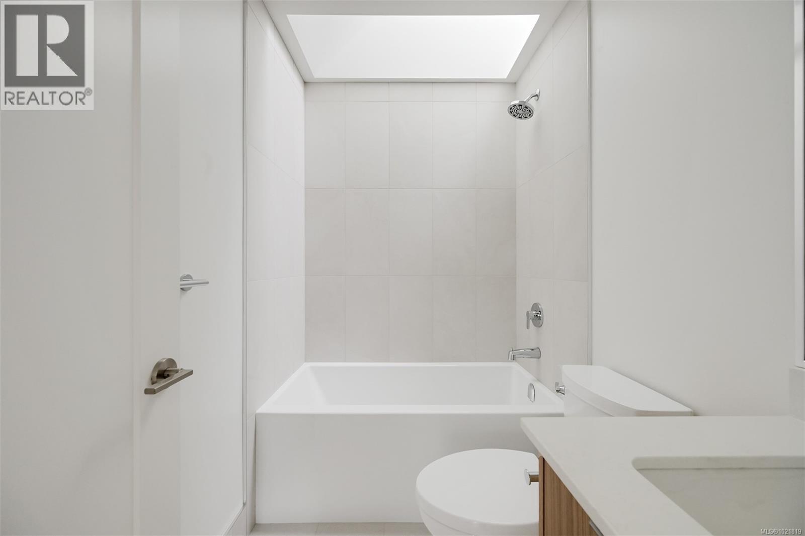 2 2268 Bowker Ave, Oak Bay