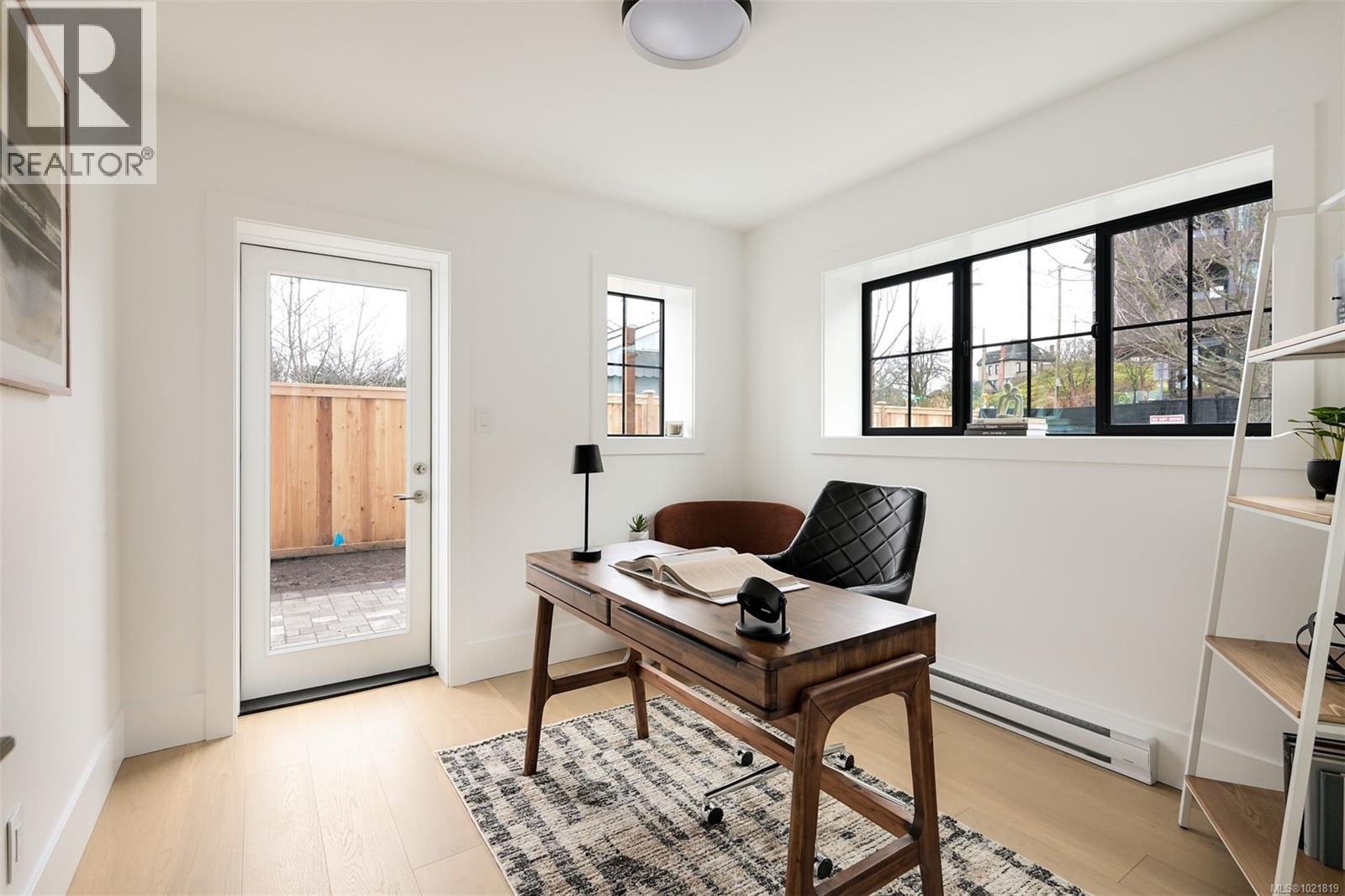 2 2268 Bowker Ave, Oak Bay