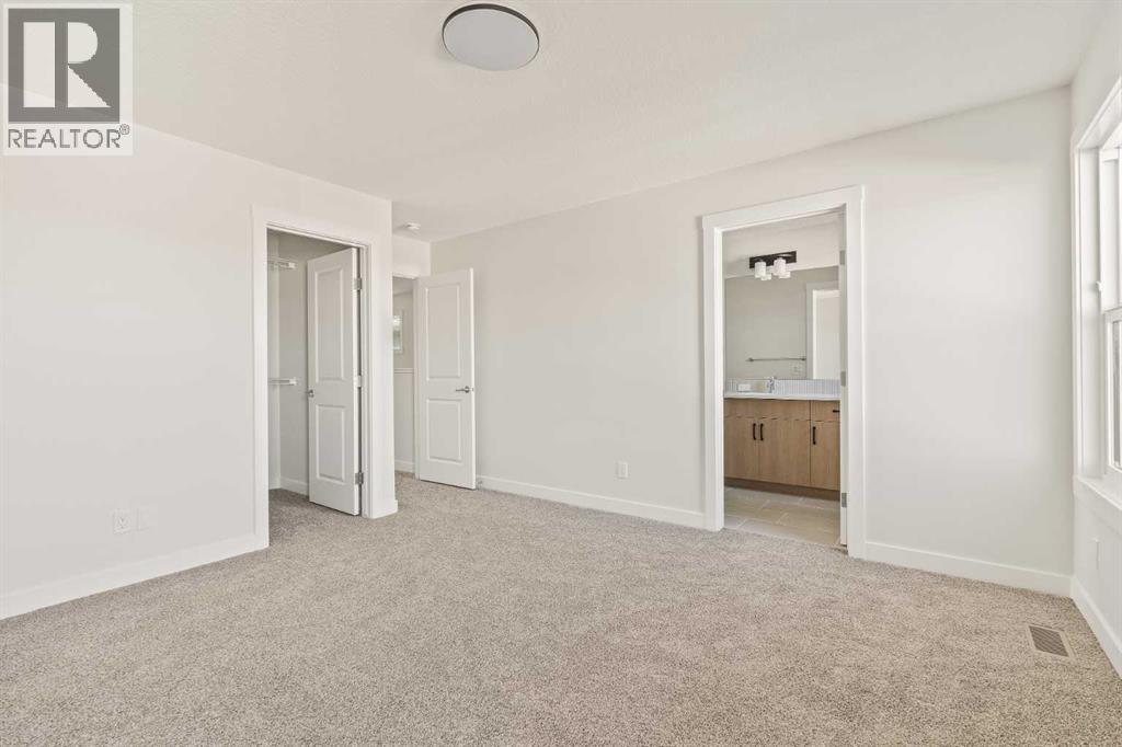 82 Royston Park NW, Calgary, Alberta