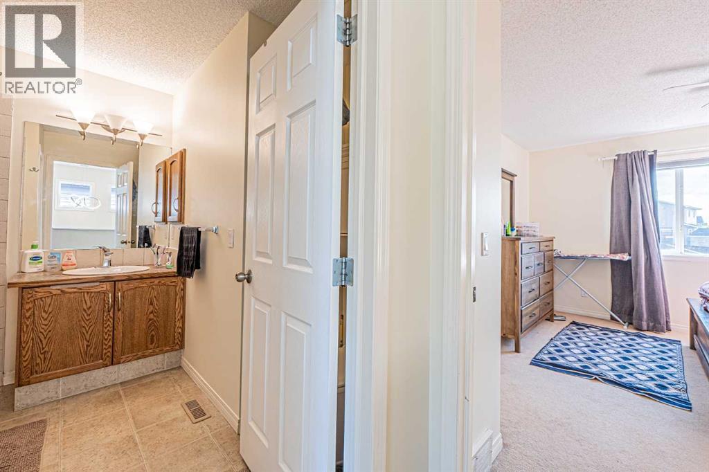 Single Family House for Sale in  Saddlebrook Drive NE Saddle Ridge Calgary 