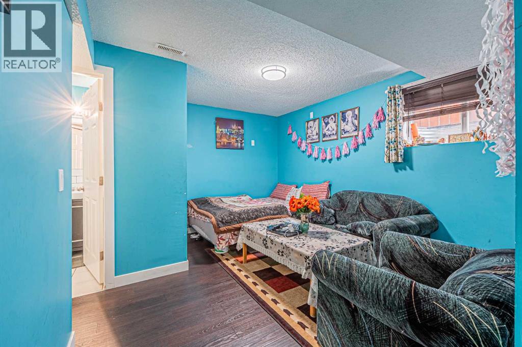 Single Family House for Sale in  Saddlebrook Drive NE Saddle Ridge Calgary 