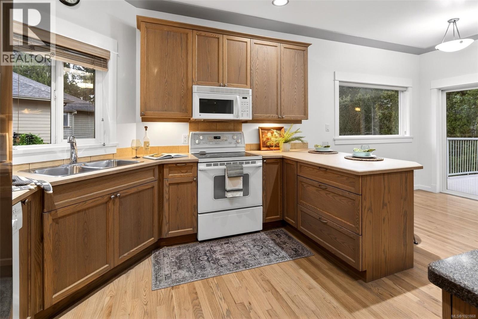 489 Outrigger Loop, Colwood