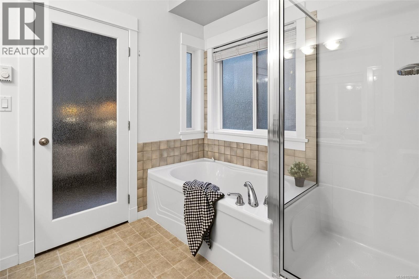 489 Outrigger Loop, Colwood