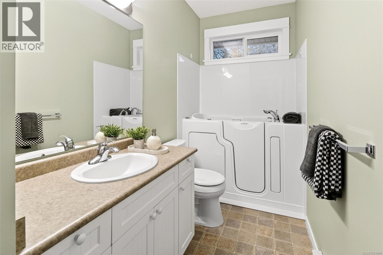 489 Outrigger Loop, Colwood