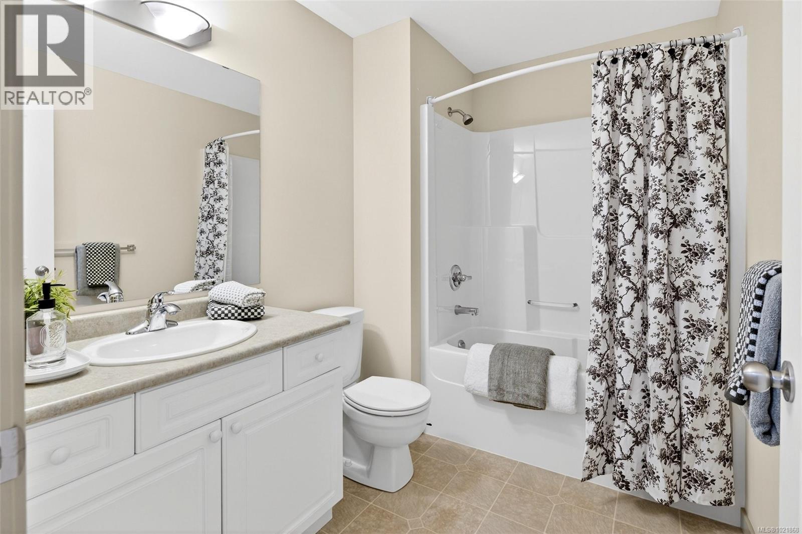 489 Outrigger Loop, Colwood