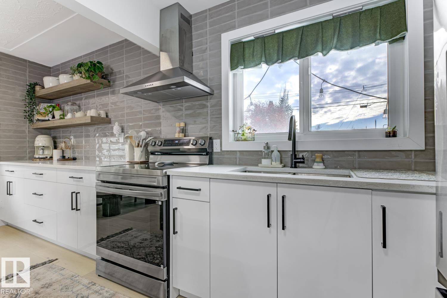 6823 98 AV NW, Edmonton