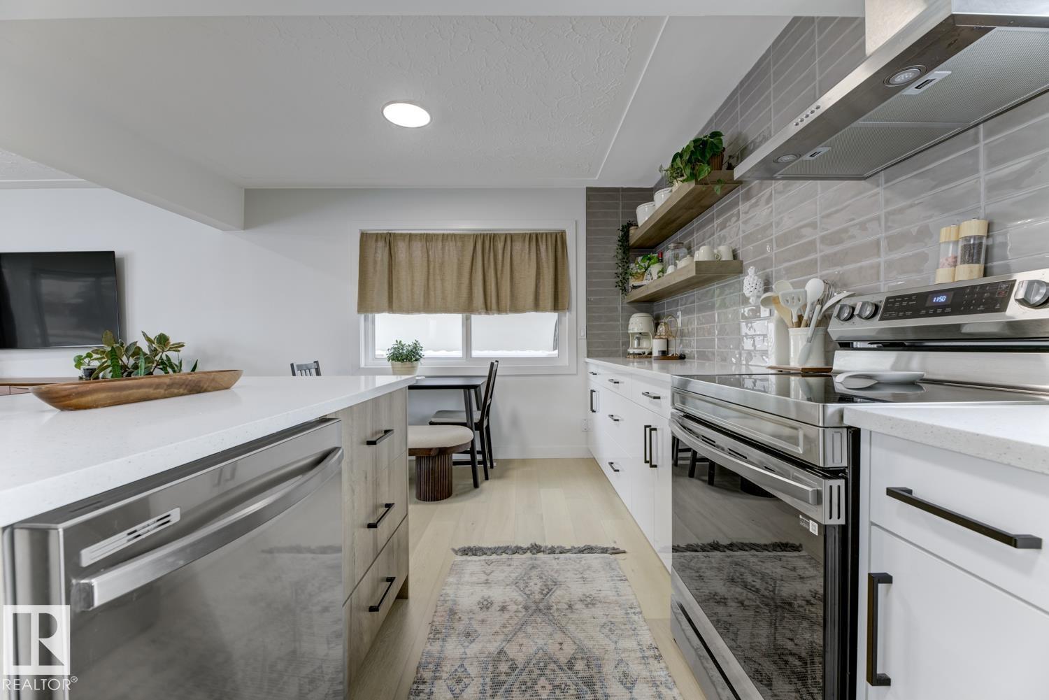 6823 98 AV NW, Edmonton