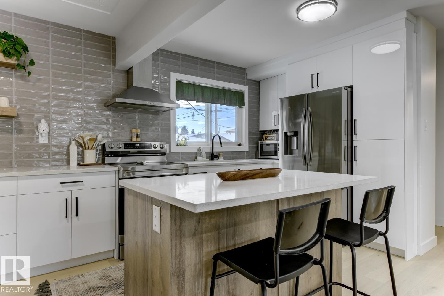 6823 98 AV NW, Edmonton