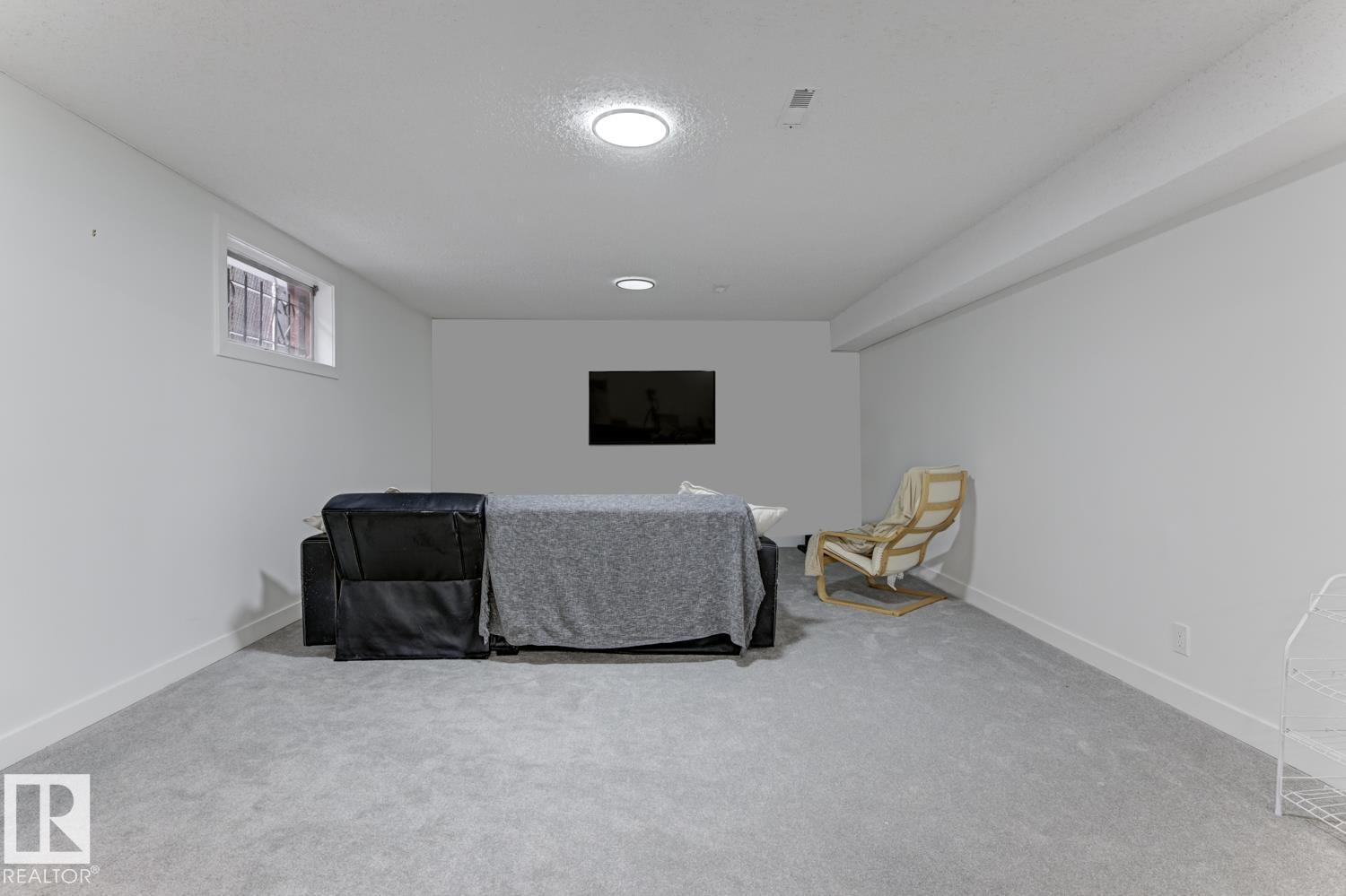 6823 98 AV NW, Edmonton