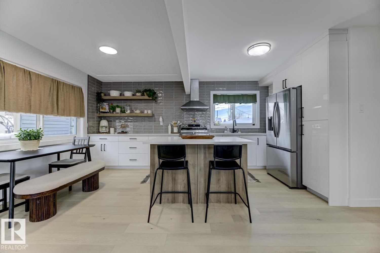 6823 98 AV NW, Edmonton