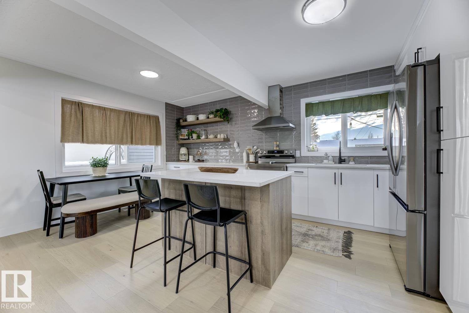 6823 98 AV NW, Edmonton