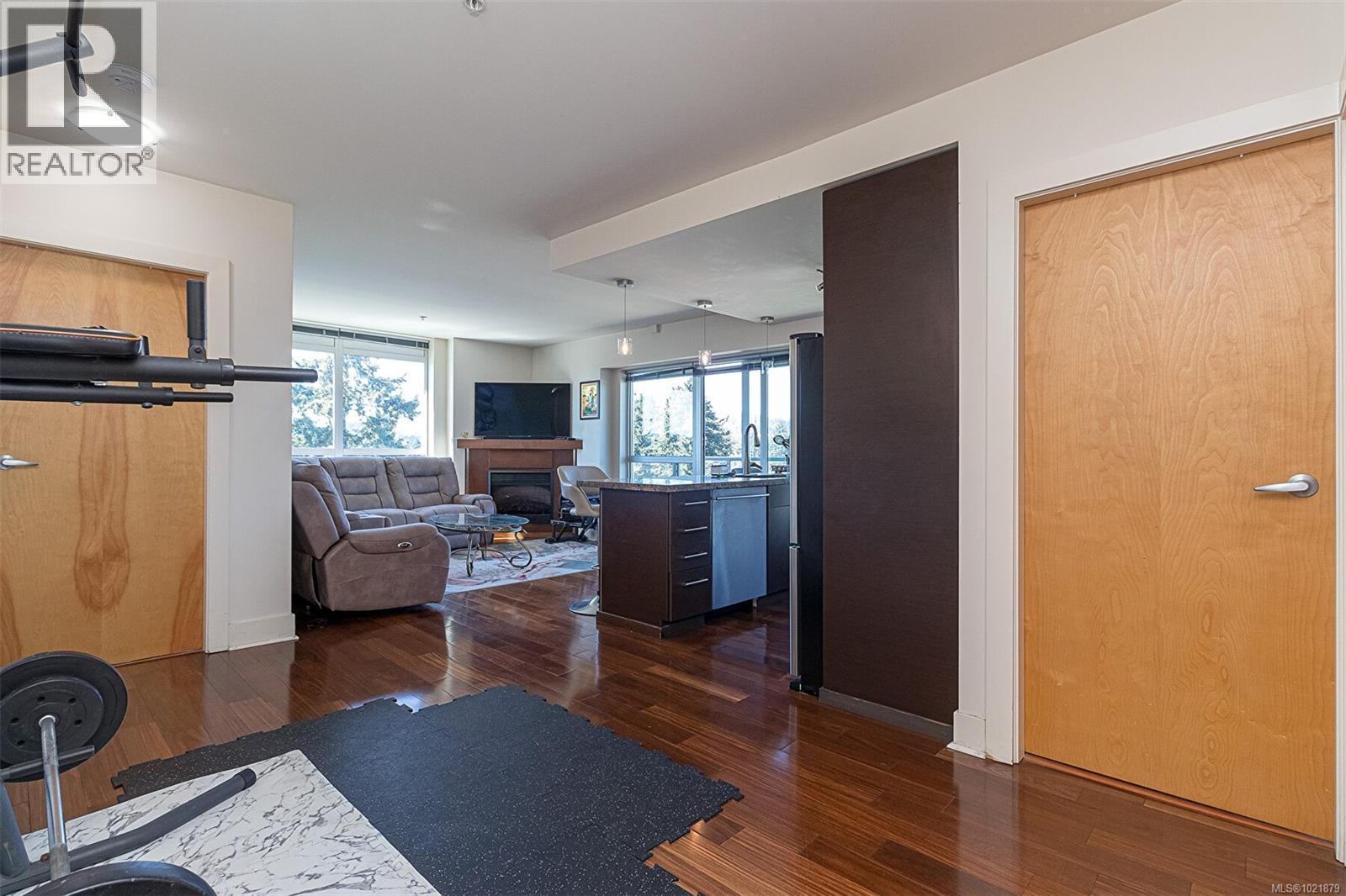 624 2745 Veterans Memorial Pkwy, Langford