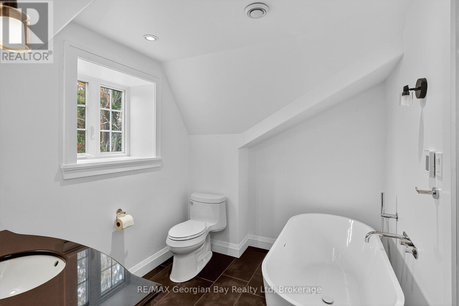105 DUCKWORTH STREET - 31