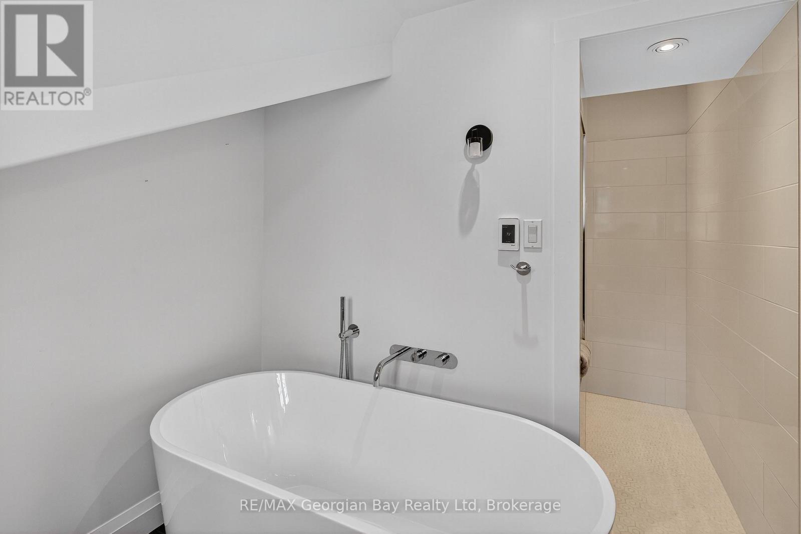 105 DUCKWORTH STREET - 33