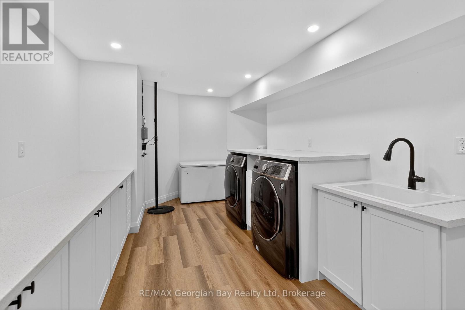 105 DUCKWORTH STREET - 37