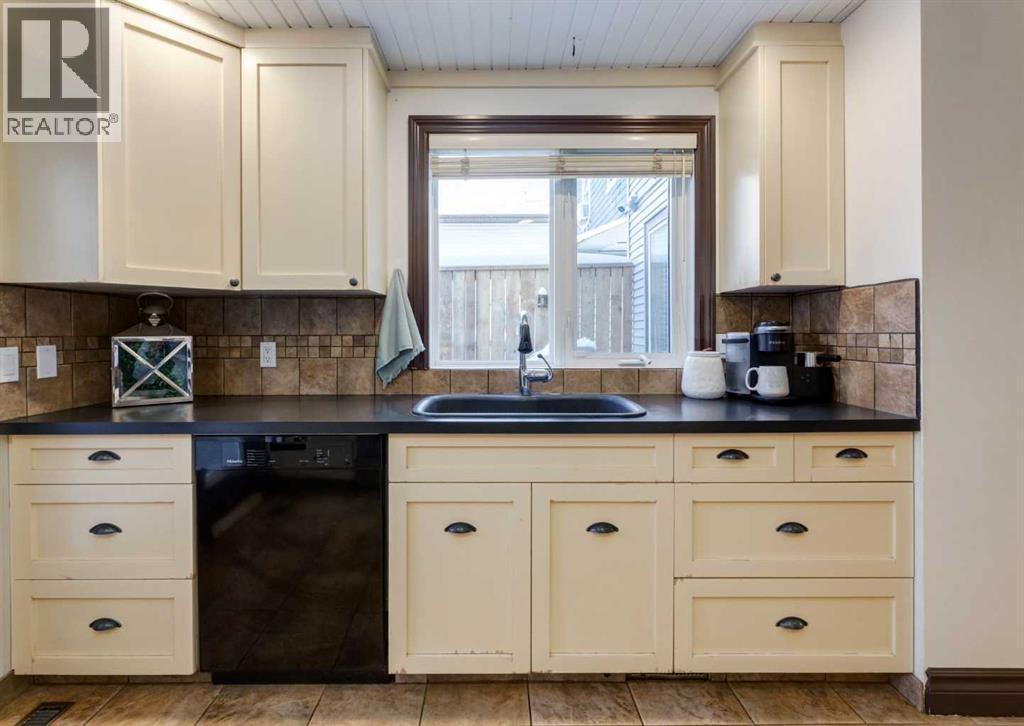 Single Family House for Sale in B  Avenue NE Tuxedo Park Calgary 