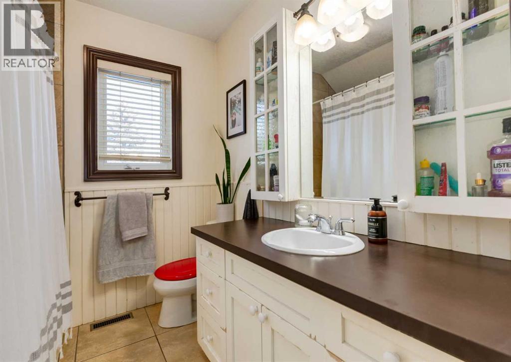 Single Family House for Sale in B  Avenue NE Tuxedo Park Calgary 