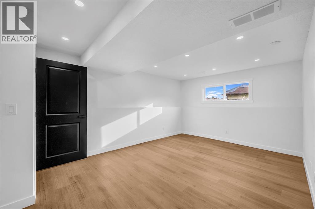 Single Family House 4 Level for Sale in   Avenue NE Pineridge Calgary 