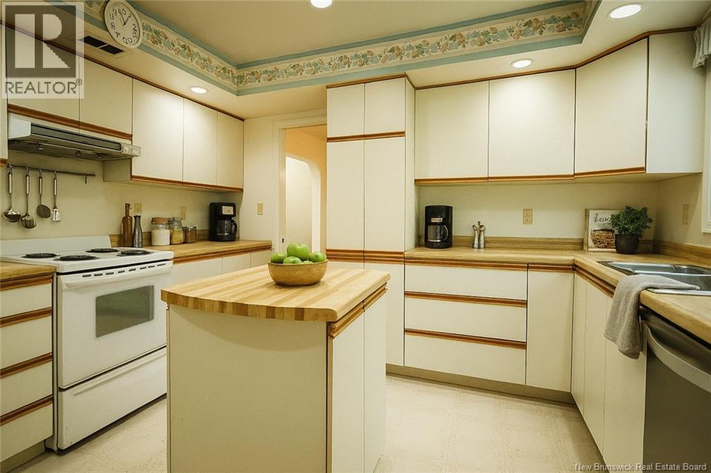 8 Tennis Court Road - 19
