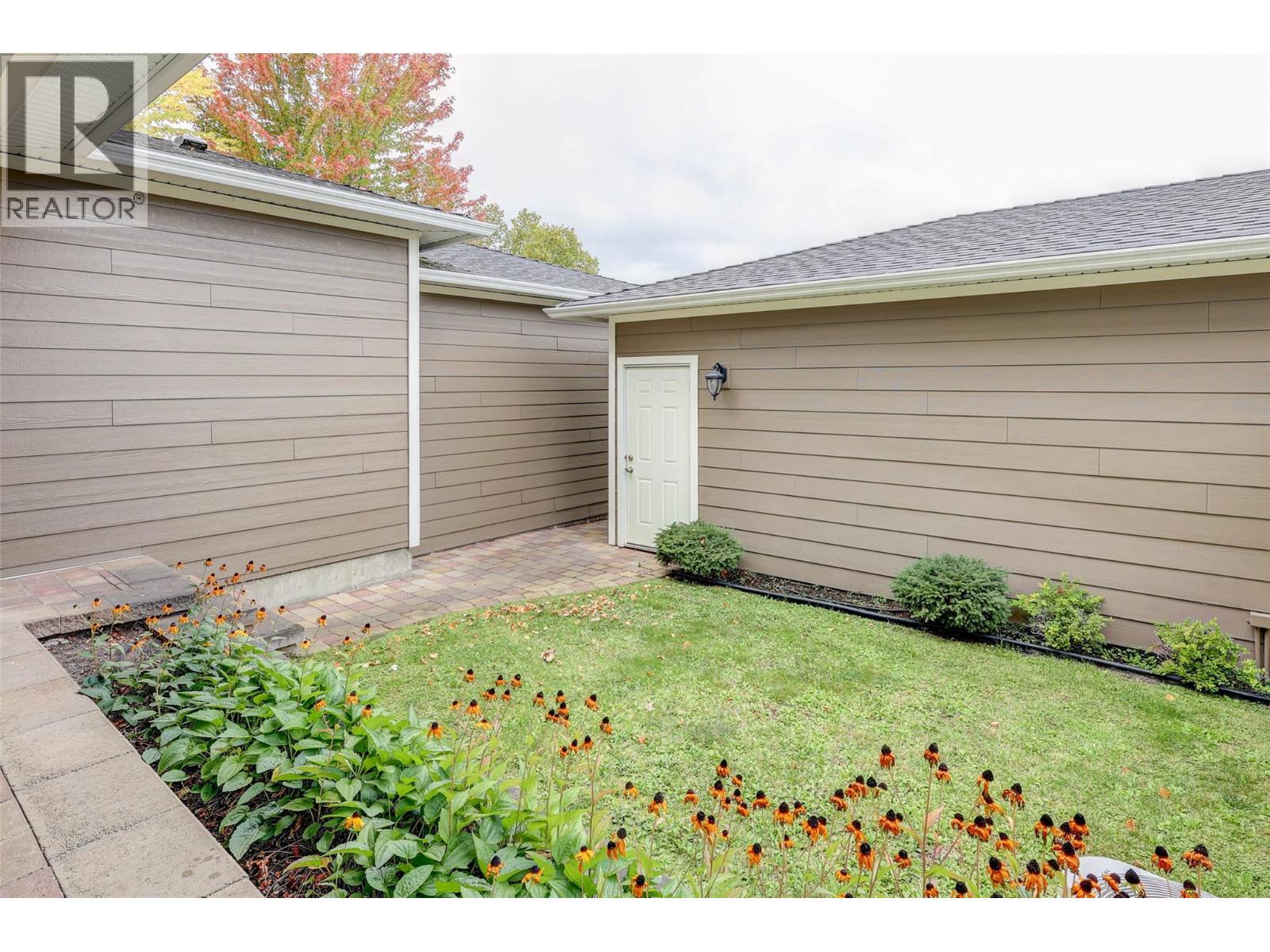 6 328 Providence Avenue, Kelowna