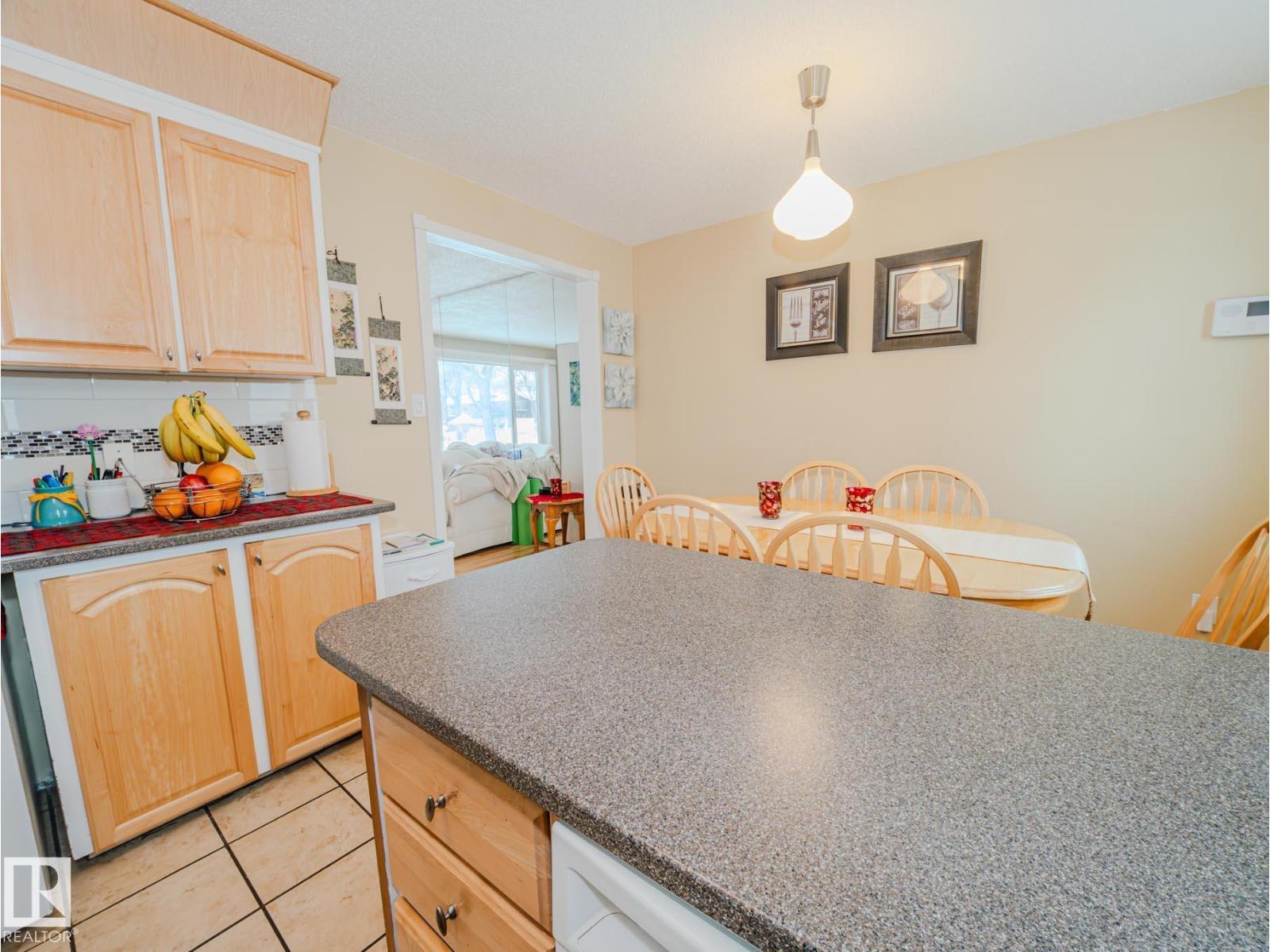 15212 60 ST NW, Edmonton