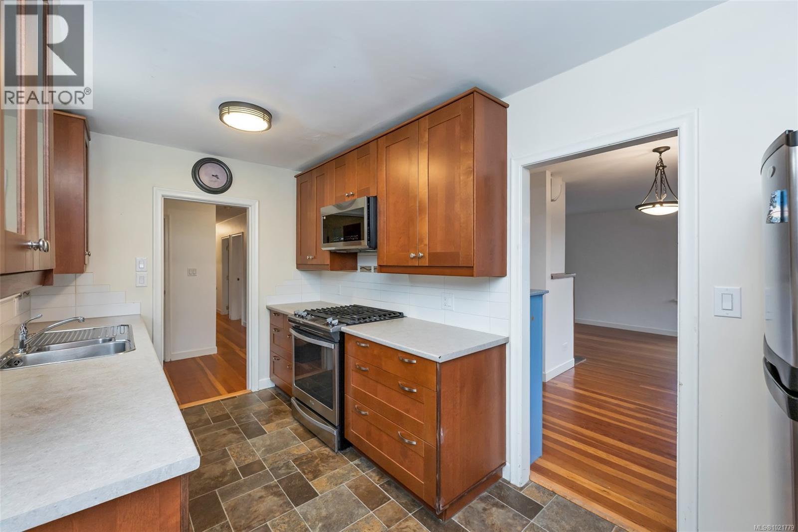  1181 Clovelly Terrace, Saanich