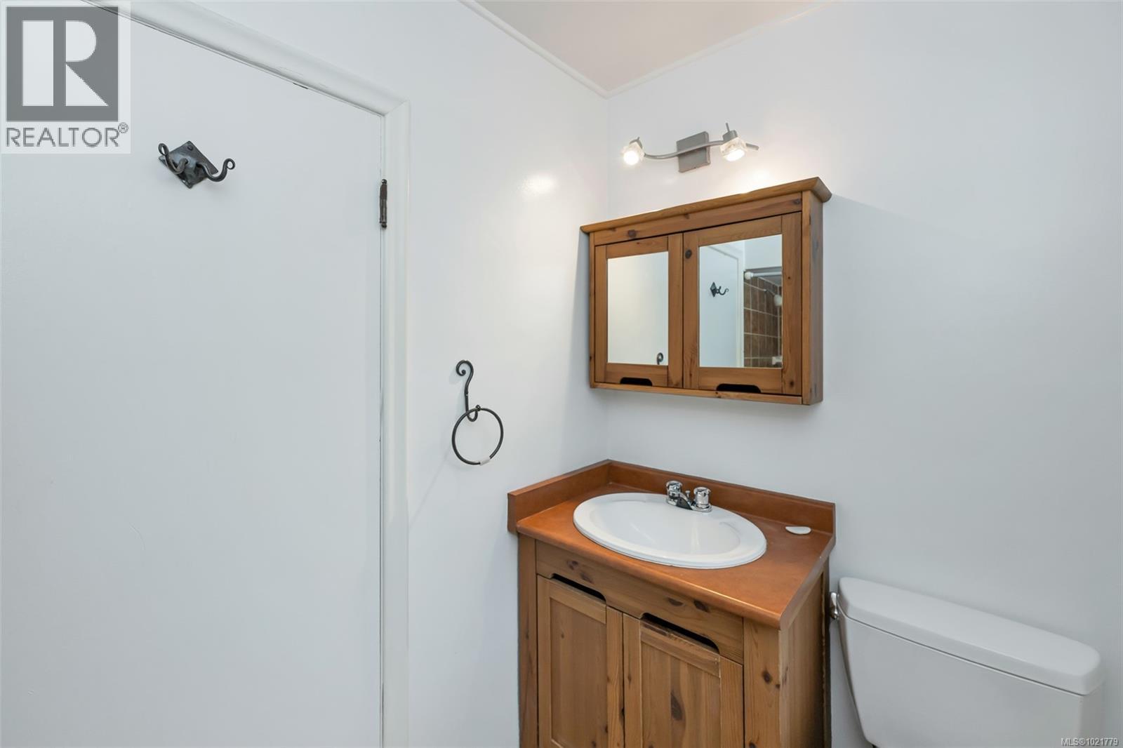  1181 Clovelly Terrace, Saanich