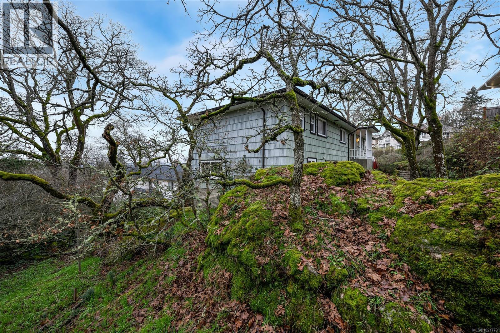  1181 Clovelly Terrace, Saanich