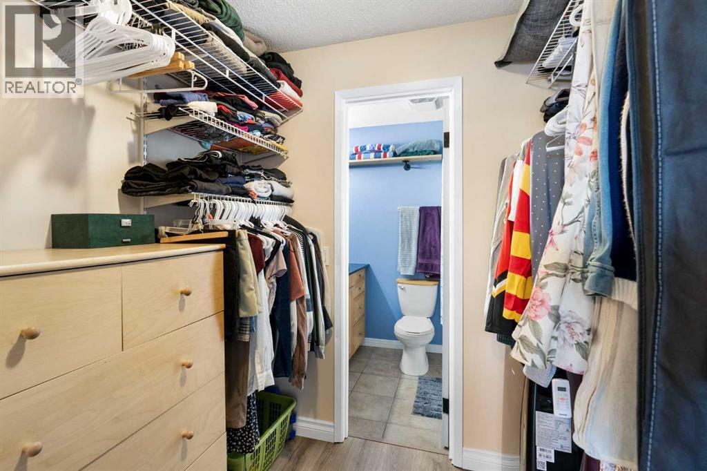 Single Family House for Sale in    Street SW Canyon Meadows Calgary 