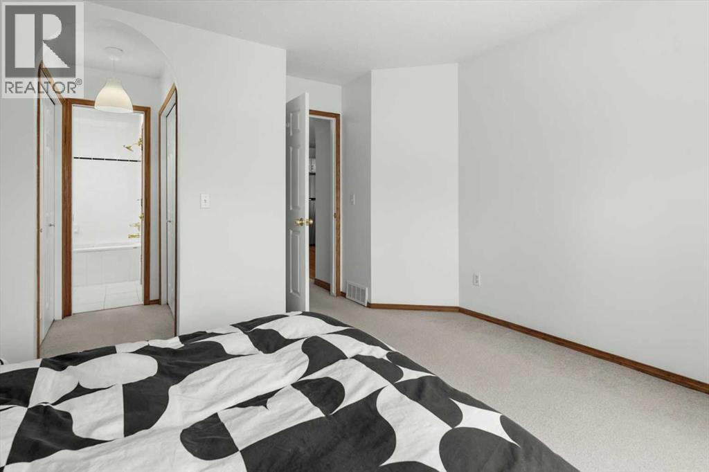 Single Family House Bi-level for Sale in  Scurfield Drive NW Scenic Acres Calgary 