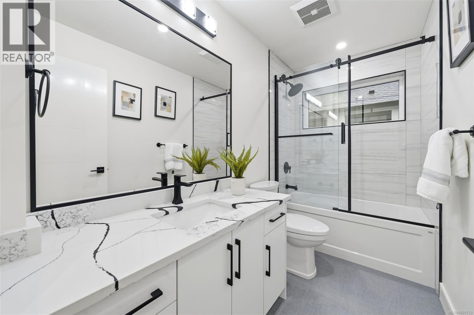  669 Canterbury Road, Saanich