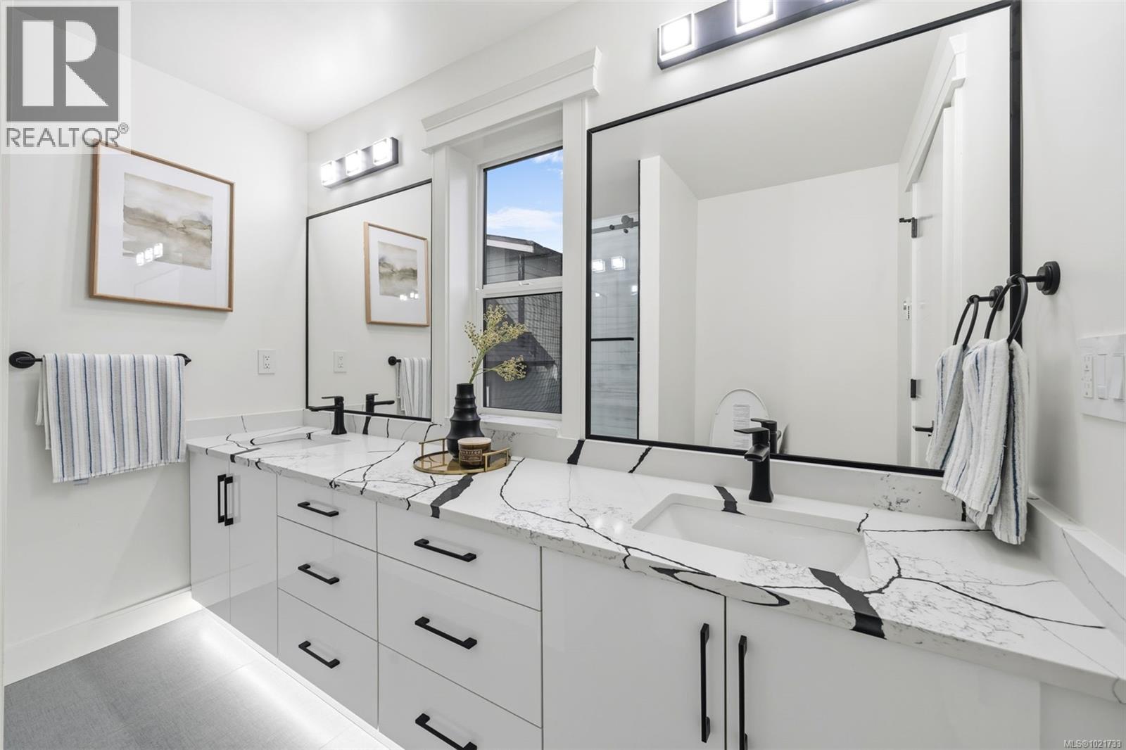  669 Canterbury Road, Saanich