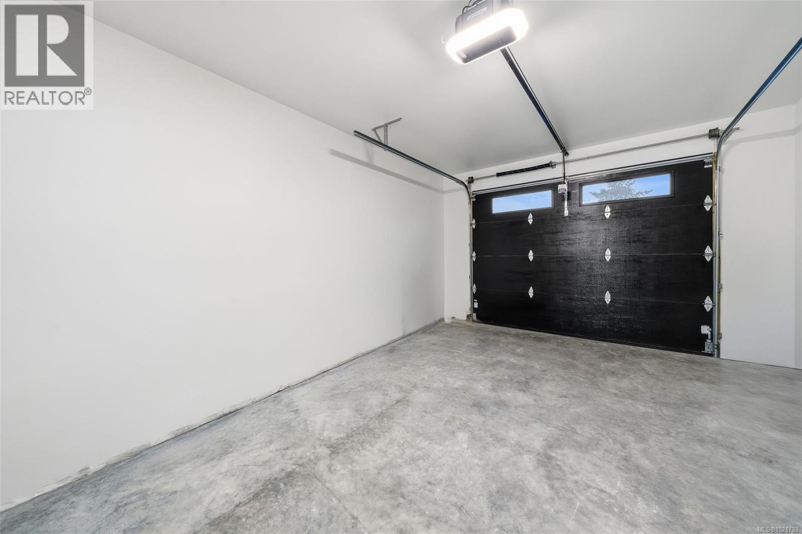  669 Canterbury Road, Saanich