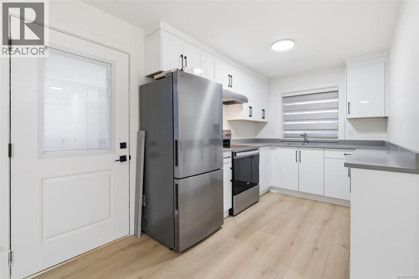  669 Canterbury Road, Saanich