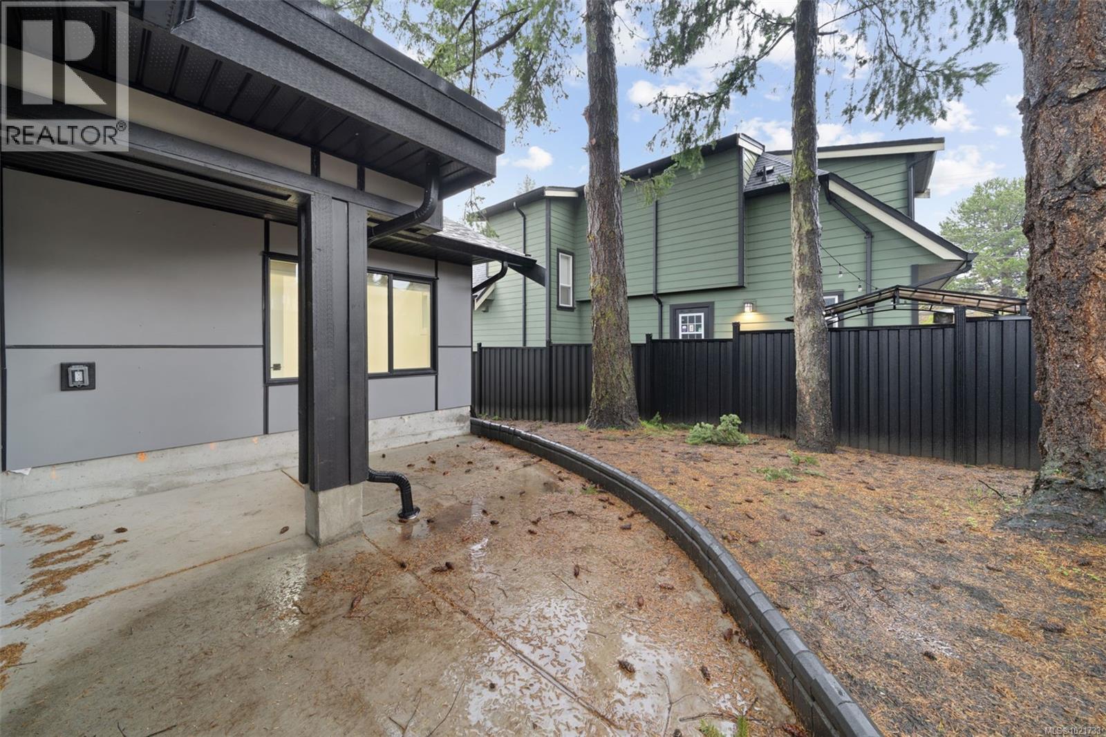  669 Canterbury Road, Saanich