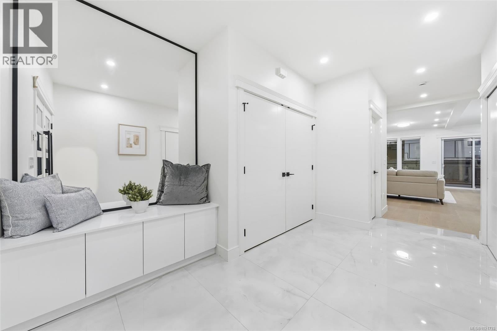  669 Canterbury Road, Saanich