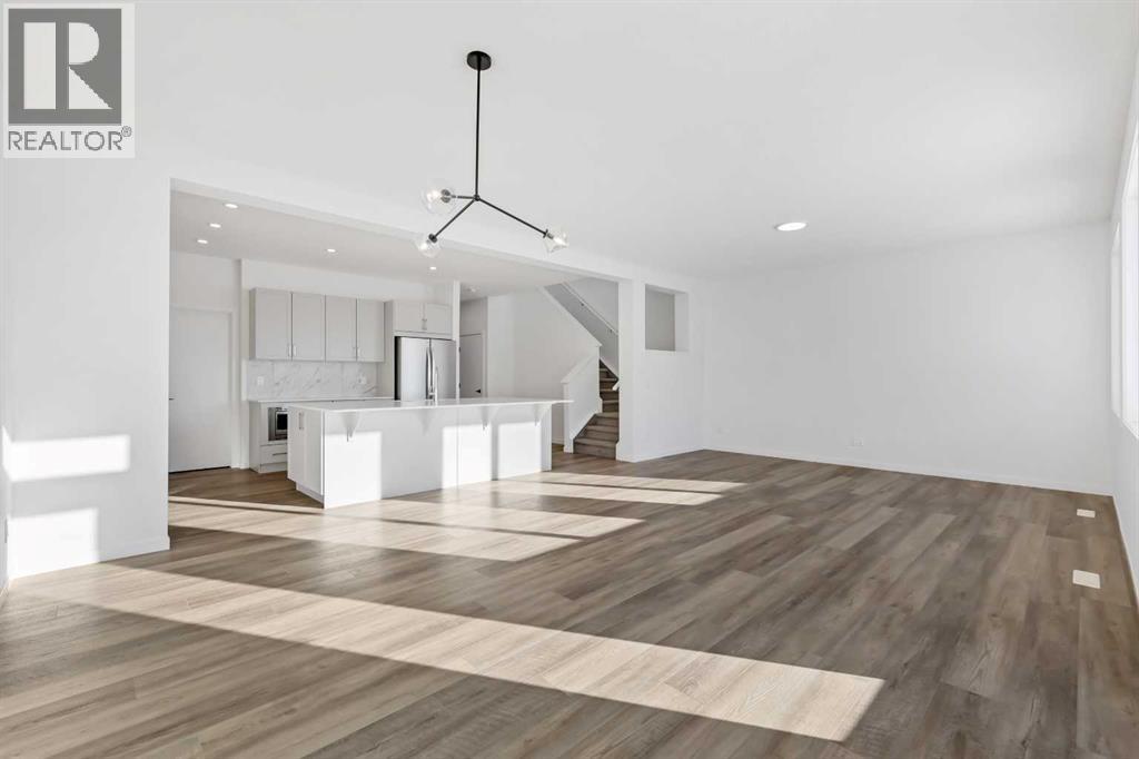 438 Corner Glen Way NE, Calgary, Alberta