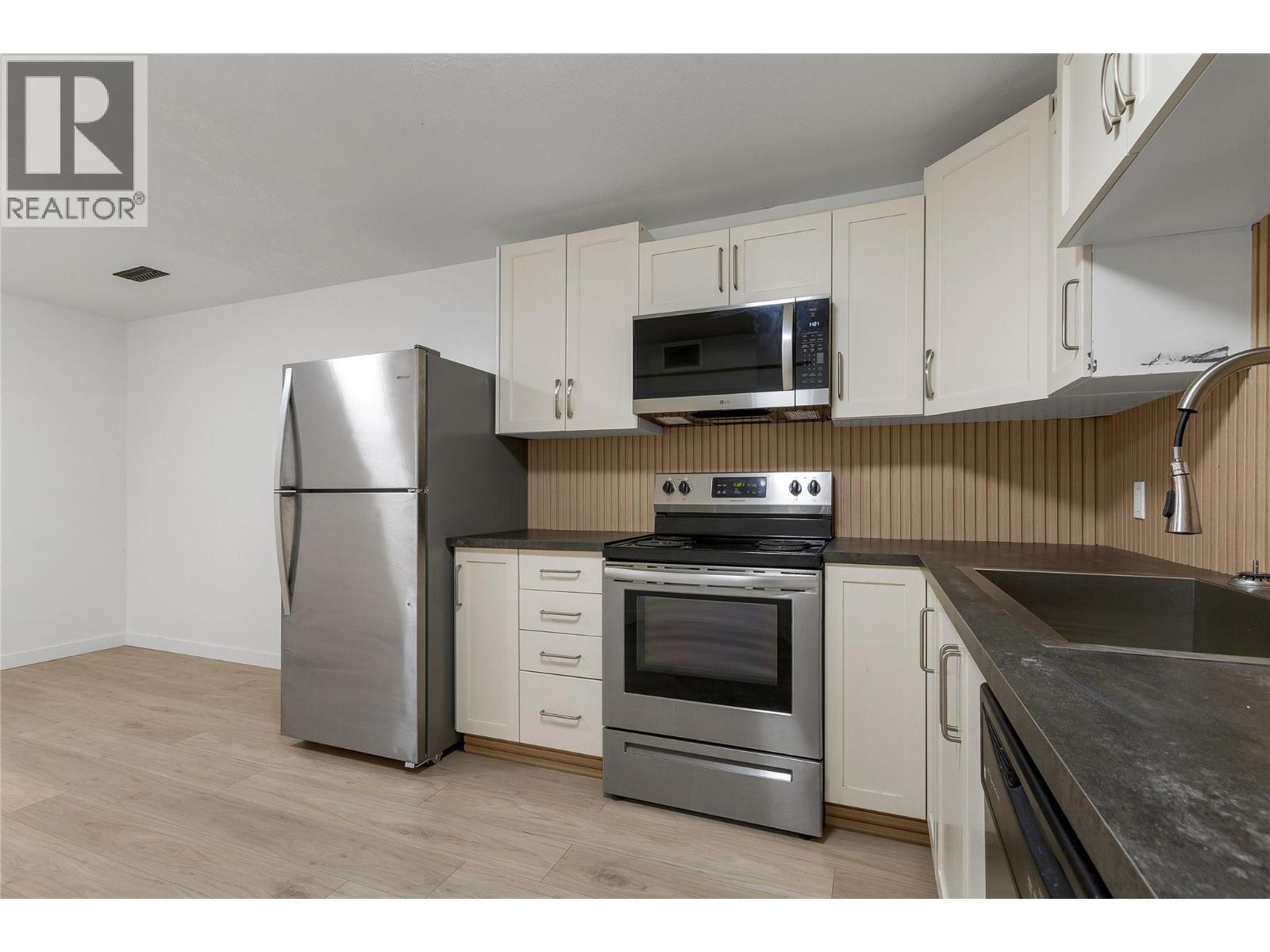  1527 40 Street, Vernon