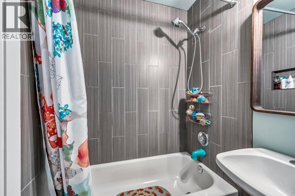 Single Family House for Sale in   Avenue NW Mount Pleasant Calgary 