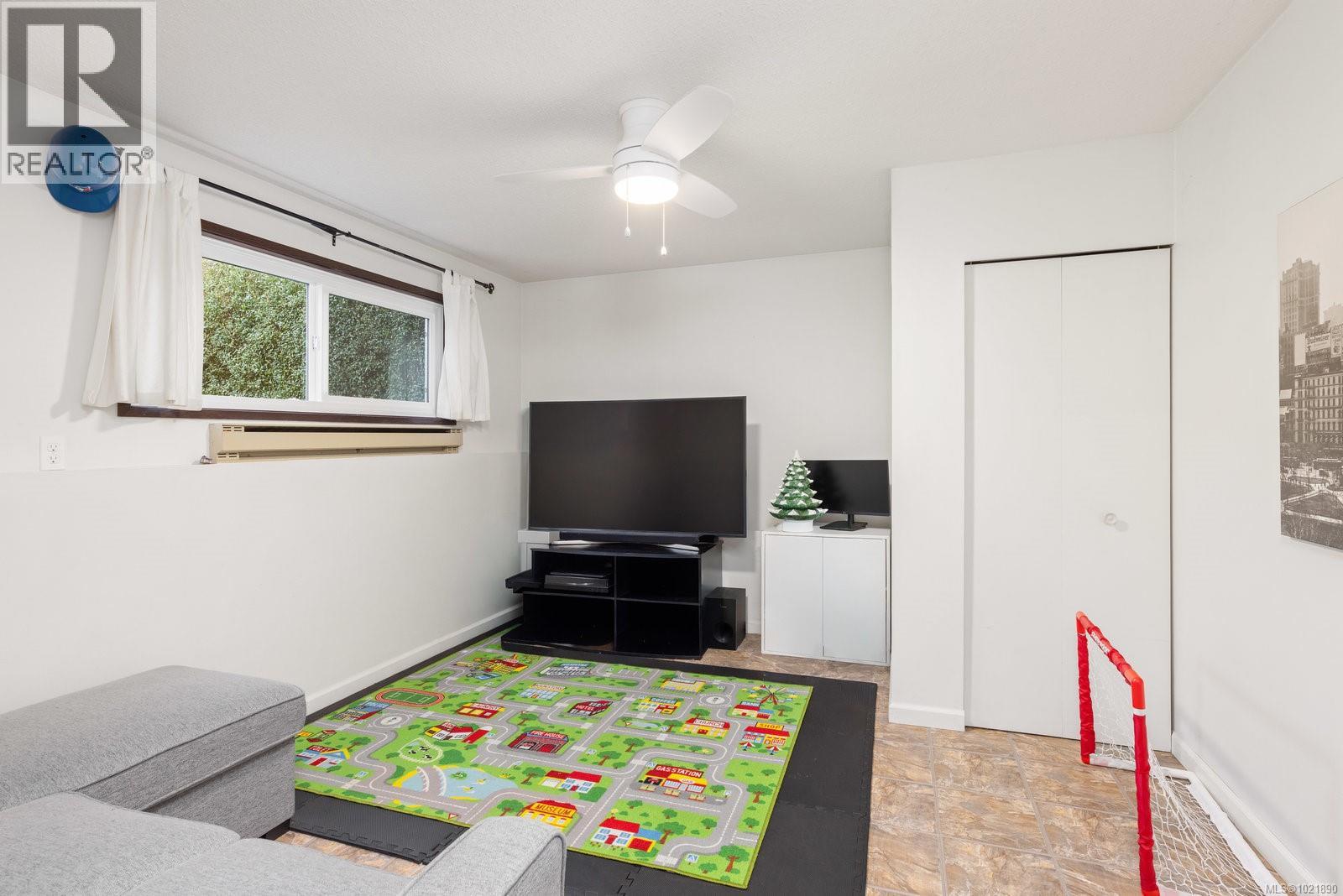  492 Meredith Crescent, Saanich