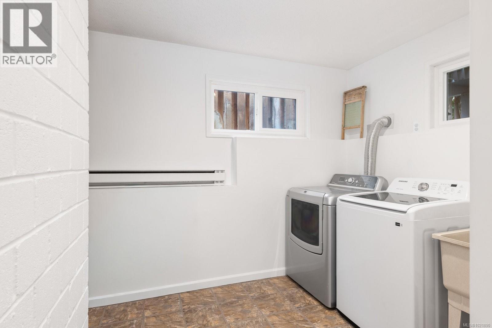  492 Meredith Crescent, Saanich