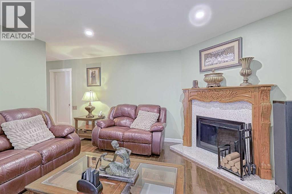 Single Family House Bi-level for Sale in  Rundlehorn Drive NE Rundle Calgary 