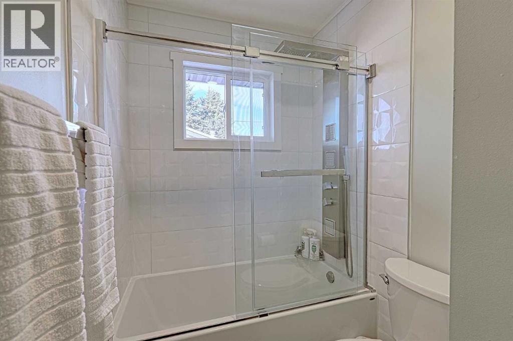 Single Family House Bi-level for Sale in  Rundlehorn Drive NE Rundle Calgary 