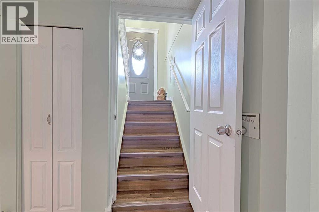 Single Family House Bi-level for Sale in  Rundlehorn Drive NE Rundle Calgary 