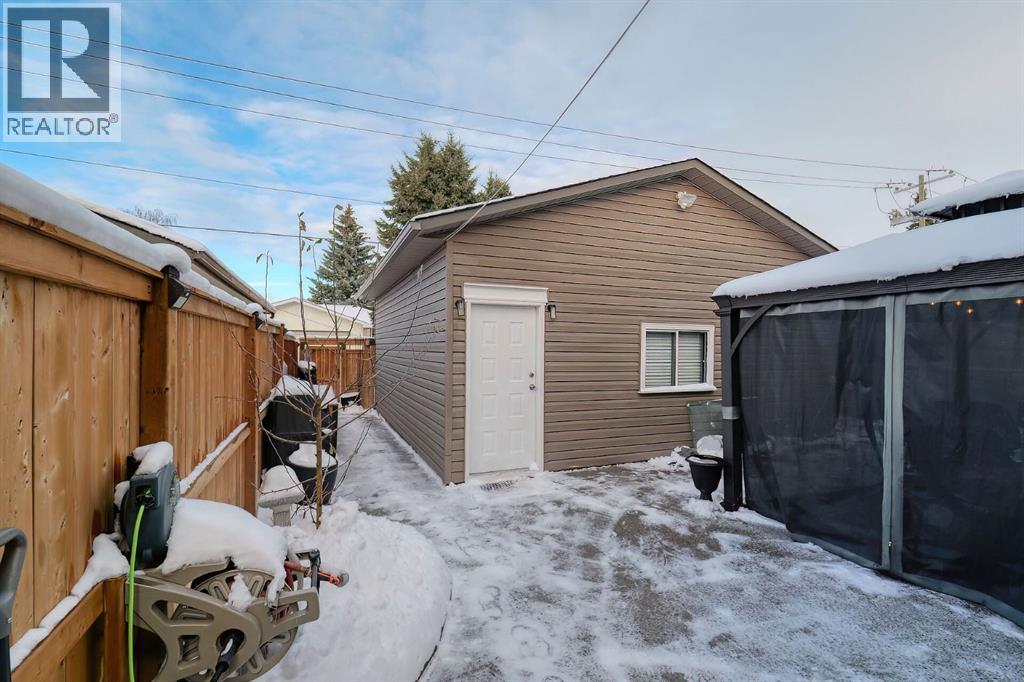 Single Family House Bi-level for Sale in  Rundlehorn Drive NE Rundle Calgary 