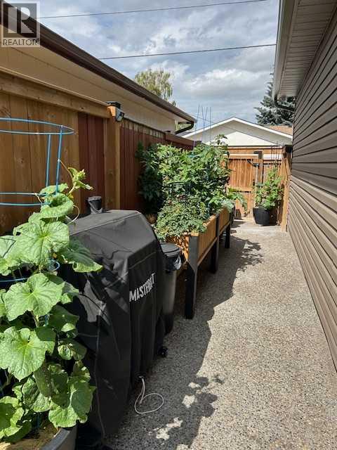 Single Family House Bi-level for Sale in  Rundlehorn Drive NE Rundle Calgary 