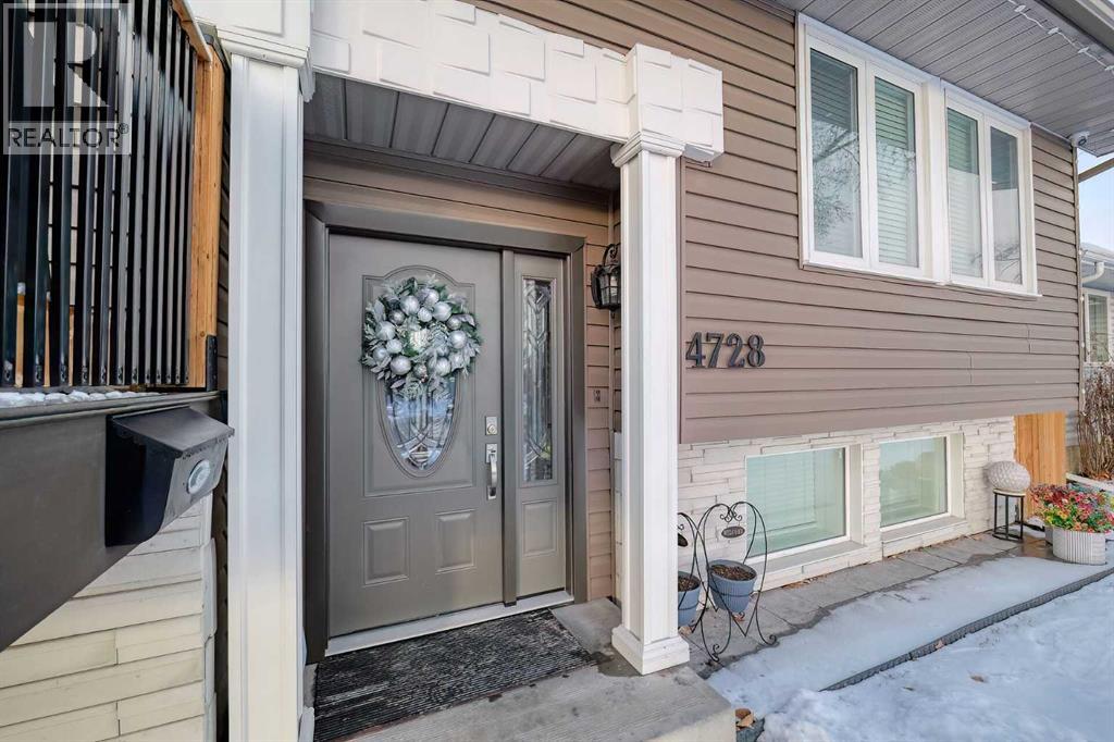 Single Family House Bi-level for Sale in  Rundlehorn Drive NE Rundle Calgary 
