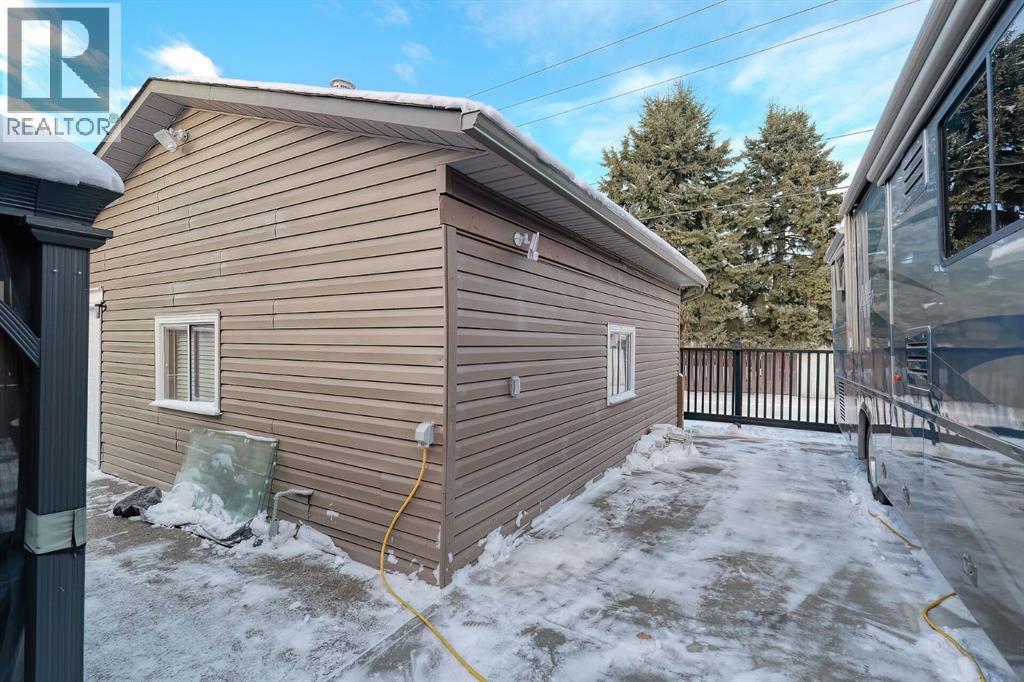 Single Family House Bi-level for Sale in  Rundlehorn Drive NE Rundle Calgary 